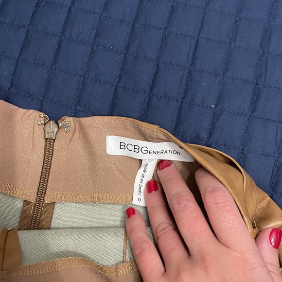 Brown leather skirt with front tie - Picture 3 of 3